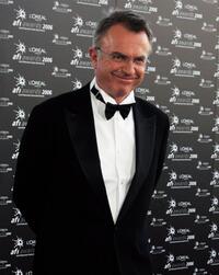 Sam Neill arrives at the L'Oreal Paris 2006 AFI Awards at the Melbourne Exhibition Centre.