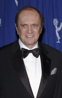 Bob Newhart poses backstage at the 2004 Primetime Creative Arts Emmy Awards.