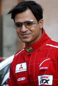 Vivek Oberoi on the set of "Kyon Ho Gaya Na Pyar?"