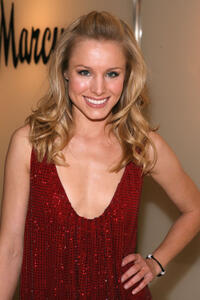 Kristen Bell at a preview fashion show of the Spring/Summer 2007 collection of Emanuel Ungaro and Creative Director Peter Dundas in Beverly Hills.