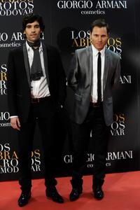 Tamar Novas and Ruben Ochandiano at the premiere of "Los Abrazos Rotos."