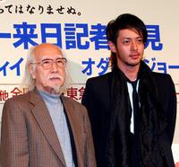 Seijun Suzuki and Jo Odagiri at the press conference of "Tanuki Goten."