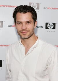 Timothy Olyphant at the premiere “An Inconvenient Truth” in Los Angeles.