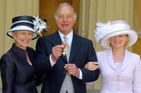 Geoffrey Palmer, his wife Sally and daughter Harriet at the Buckingham Palace.