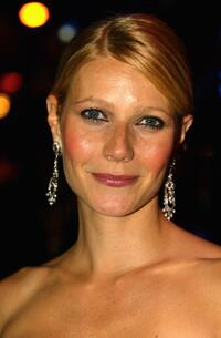 Gwyneth Paltrow at the UK premiere of "Sky Captain & The World Of Tomorrow."