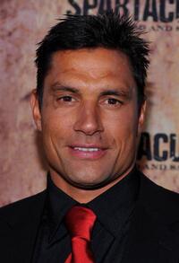 Manu Bennett at the premiere of "Spartacus: Blood And Sand."