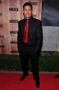 Manu Bennett at the premiere of "Spartacus: Blood And Sand."