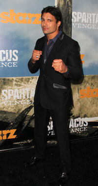 Manu Bennett at the California premiere of "Spartacus: Vengeance."