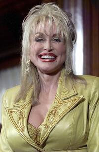 Dolly Parton at the photo-op at National Press Club.