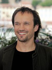 Vincent Perez at the "Bienvenue En Suisse" Photocall during the 57th International Cannes Film Festival.