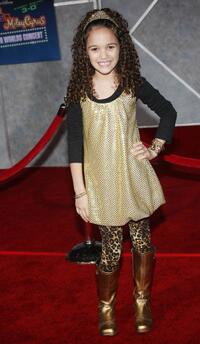 Madison Pettis at the premiere of "Hannah Montana and Miley Cyrus."