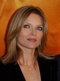 Michelle Pfeiffer at the "I Am Sam" premiere.