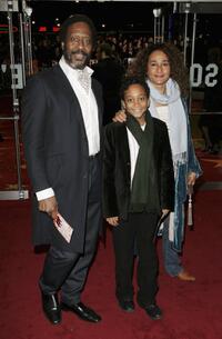 Clarke Peters and his family at the UK premiere of "Dreamgirls."