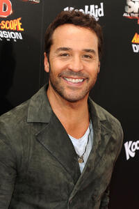 Jeremy Piven at the California premiere of "Spy Kids: All The Time In The World."