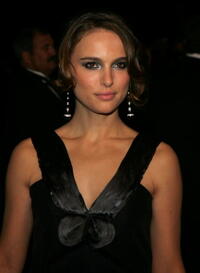 Natalie Portman at the 2007 Vanity Fair Oscar Party at Mortons in West Hollywood.