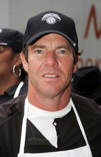 Dennis Quaid at the Thanksgiving dinner at FoodChange Community Kitchen.