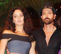 Kangana Ranaut and Hrithik Roshan at the TV show "Tere Mere Beach Main."