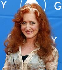 Bonnie Raitt at the 44th Annual Grammy Awards.