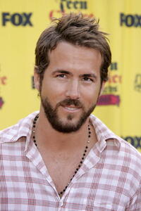 Ryan Reynolds at the 2005 Teen Choice Awards.