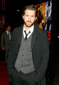 Ryan Reynolds at the "Smokin' Aces" premiere.