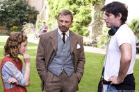 Dakota Blue Richards, Daniel Craig and director Chris Weitz on the set of "The Golden Compass."