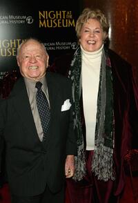 Mickey Rooney and Jan Rooney at the premiere of "Night At The Museum".
