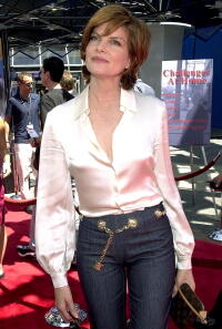 Rene Russo at the premiere of "The Adventures of Rocky and Bullwinkle".