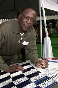 Richard Roundtree at the BMW Ultimate Drive, signs the BMW signature car.