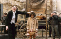 Edith Piaf (Pauline Burlet) and her father Louis Gassion (Jean-Paul Rouve) in "La Vie en Rose."