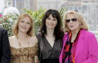 Gena Rowlands, Miranda Richardson and Juliette Binoche at the photocall for film "Paris Je T'aime" during the 59th International Cannes Film Festival.