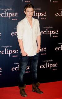 Xavier Samuel at the photocall of "The Twilight Saga: Eclipse."