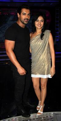 John Abraham and Sonal Sehgal at the promotional event of "Aashayein."