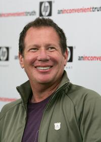 Garry Shandling at the Los Angeles premiere of "An Inconvenient Truth."