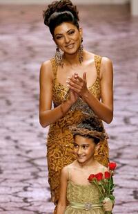 Sushmita Sen and her daughter Renee at the Lakme Fashion Week.
