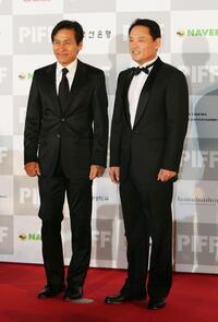 Ahn Sung-ki and Yoo In-Chon at the Opening Ceremony of 13th Pusan International Film Festival.