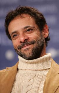 Alexander Siddig at the press conference of "Syriana."