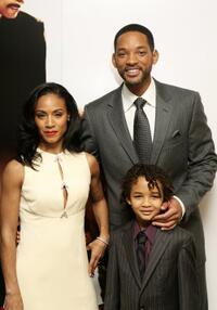 Jada Pinkett Smith, Will Smith and Jaden Smith at the UK premiere of "The Pursuit of Happyness."