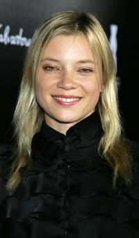 Amy Smart at the Rodeo Drive walk of style awards ceremony.