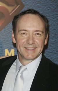 Kevin Spacey poses as he arrives to attend the premiere of the Bryan Singer's film "Superman returns".
