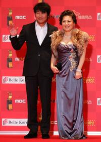 Song Kang-ho and Kim Hae-Sook at the 7th Korean Film Awards.