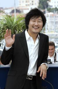 Song Kang-ho at the photocall of "Secret Sunshine" during the 60th edition of the Cannes Film Festival.