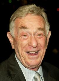 Shelley Berman at the premiere of "Meet the Fockers".