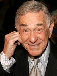 Shelley Berman at the premiere of "Meet the Fockers".