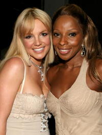 Britney Spears and Mary J. Blige backstage at the 2006 American Music Awards in L.A.