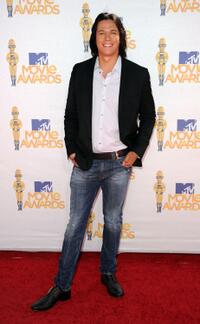 Chaske Spencer at the 2010 MTV Movie Awards.