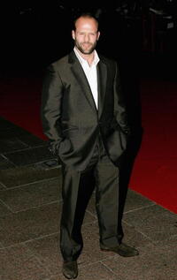 Jason Statham at the "Revolver " UK film premiere. 