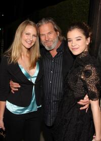 Haley Roselouise Bridges, Jeff Bridges and Hailee Steinfeld at the screening of "True Grit."