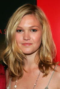 Julia Stiles at a screening of "The Omen."