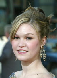 Julia Stiles at the Los Angeles premiere of "The Prince and Me."