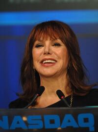 Marlo Thomas closes the NASDAQ for St. Jude Children's Research Hospital.
